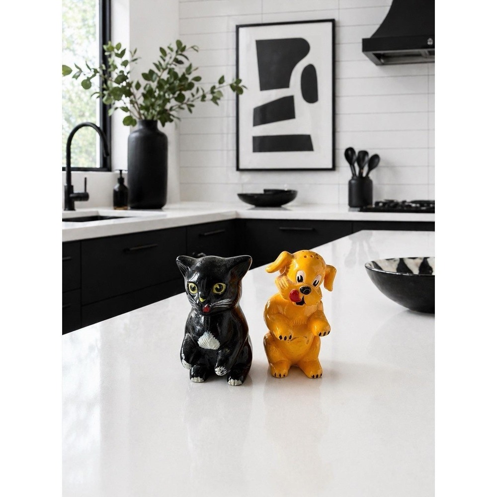 Vtg F&F Figural‎ 1959s MCM Plastic Cat & Dog Salt & Pepper Shakers Fido & Fifi